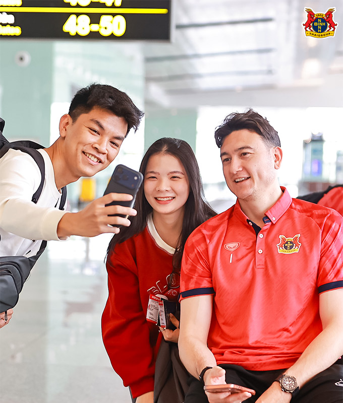Văn Lâm cùng các đồng đội sẽ có 2 trận giao hữu tại Singapore - Ảnh: Ninh Bình FC 