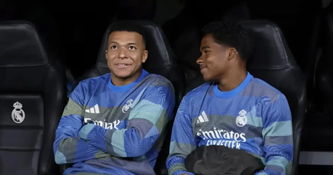 Endrick (phải) tạm rời đi là tốt cho anh và CLB