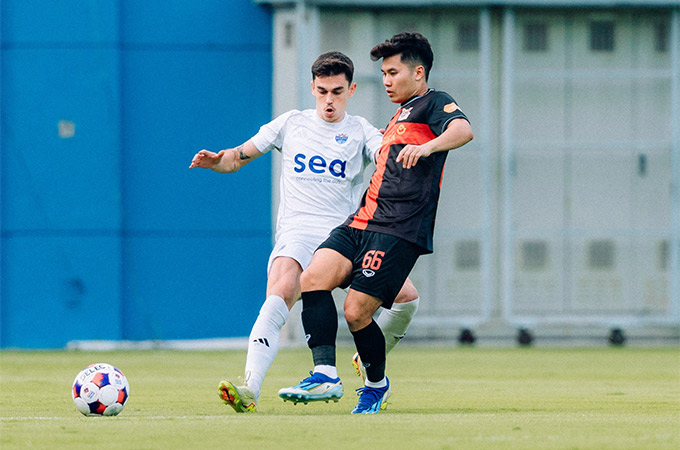 Tân binh Trương Tiến Anh có trận ra mắt trong màu áo của CLB Ninh Bình - Ảnh: NBFC 