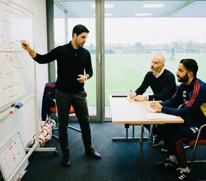 Amorim và Maresca sẽ phải "cắp sách" đi học Arteta