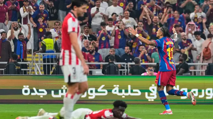 Raphinha lập cú đúp bàn thắng cùng 1 đường kiến tạo