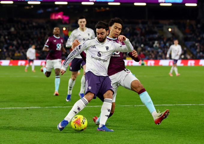 Fernandes đã chơi tốt khi được trở lại vị trí hộ công sở trường