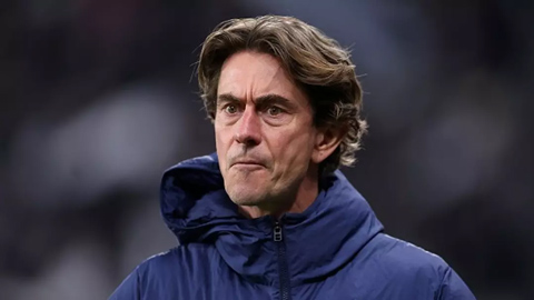  CĐV Tottenham sốc khi phát hiện hành động của Thomas Frank trước giờ bóng lăn