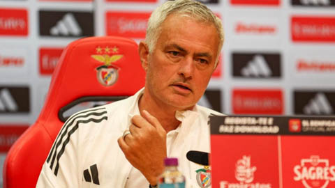  Jose Mourinho trừng phạt cầu thủ Benfica