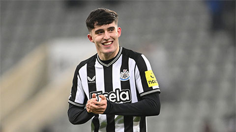  Arsenal tranh giành hậu vệ đắt giá của Newcastle với Man City