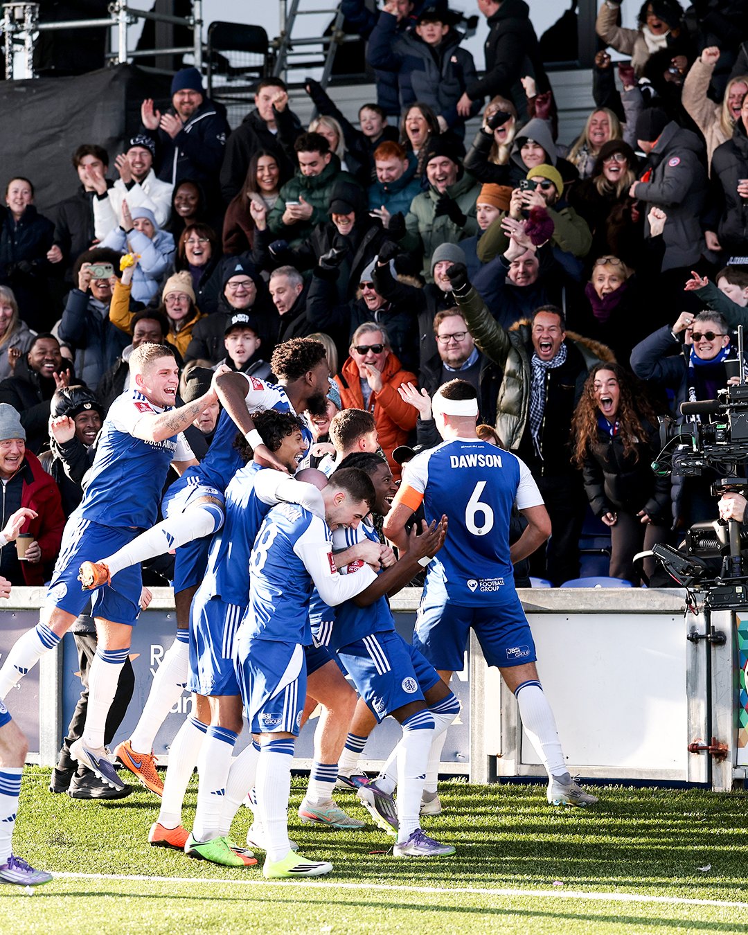 Sự phấn khích của CĐV và cầu thủ Macclesfield FC
