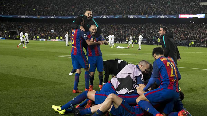 Barca ăn mừng điên cuồng vì tấm vé "từ trên trời rơi xuống"