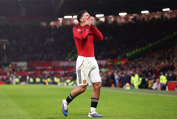 Shea Lacey thất vọng với chiếc thẻ đỏ