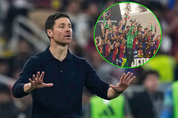 Alonso vừa phải chứng kiến Real để thua Barca ở trận chung kết Siêu Cúp Tây Ban Nha