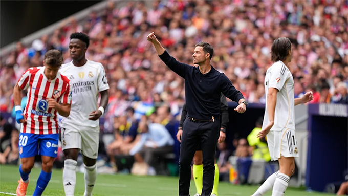 Trước Atletico ở La Liga hay Barca ở Siêu Cúp, Alonso đều thất bại