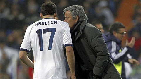  Arbeloa từng bị chỉ trích bỏ rơi đồng đội để lấy lòng Mourinho