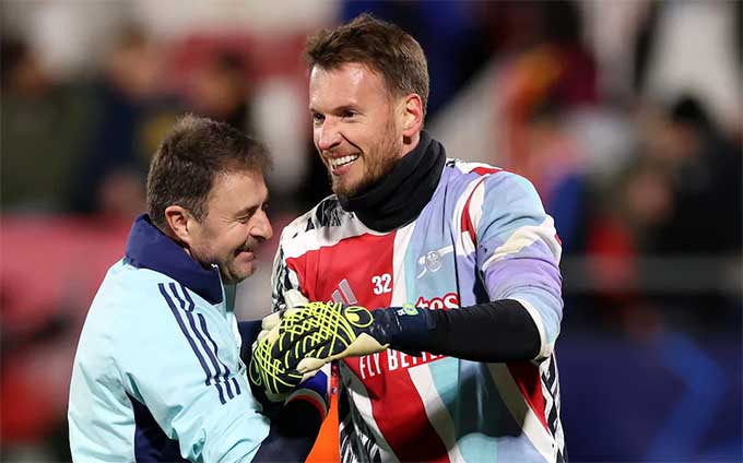 Neto chỉ bắt đúng 1 trận cho Arsenal