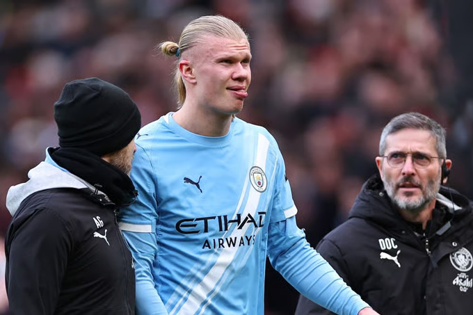 Haaland hoàn toàn mất hút trước MU