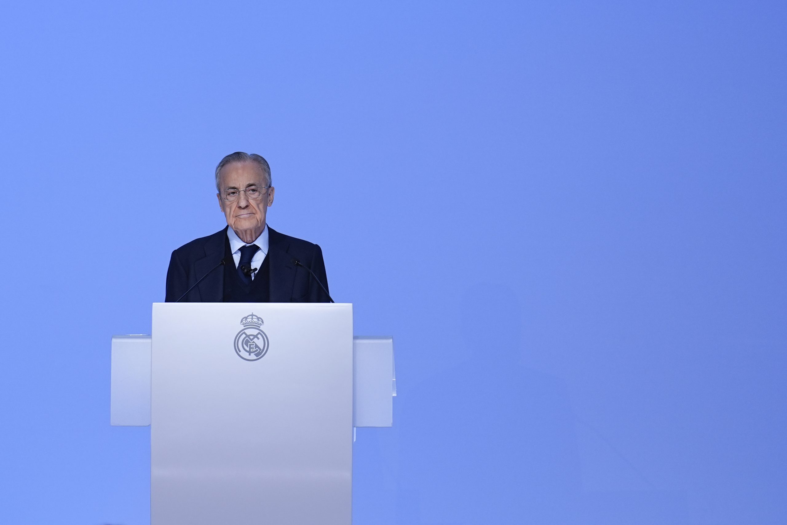 Chủ tịch Perez đã nhiều lần dính sẹo từ cầu thủ ngôi sao