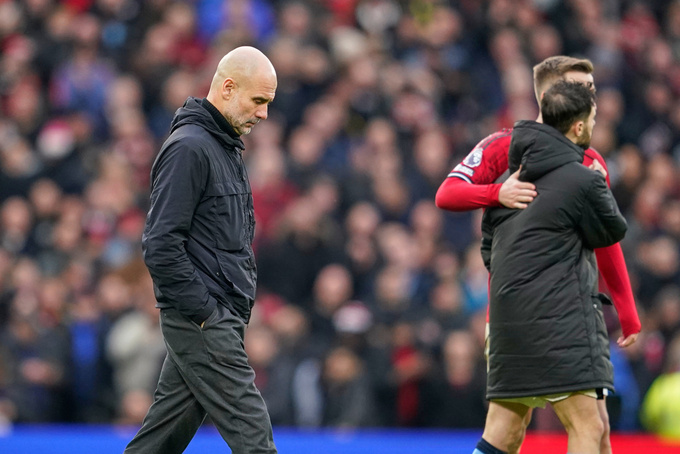 HLV Pep Guardiola cạn kiệt ý tưởng tấn công trước MU