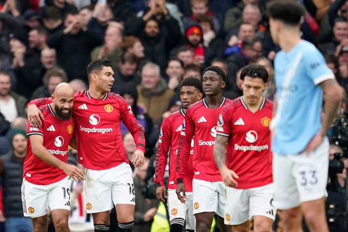 Man City có lẽ đã "đầu hàng" Arsenal sau thất bại 0-2 ở derby Manchester