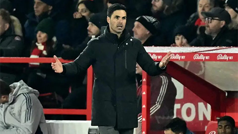  Arteta phẫn uất với một quyết định ở trận hòa của Arsenal