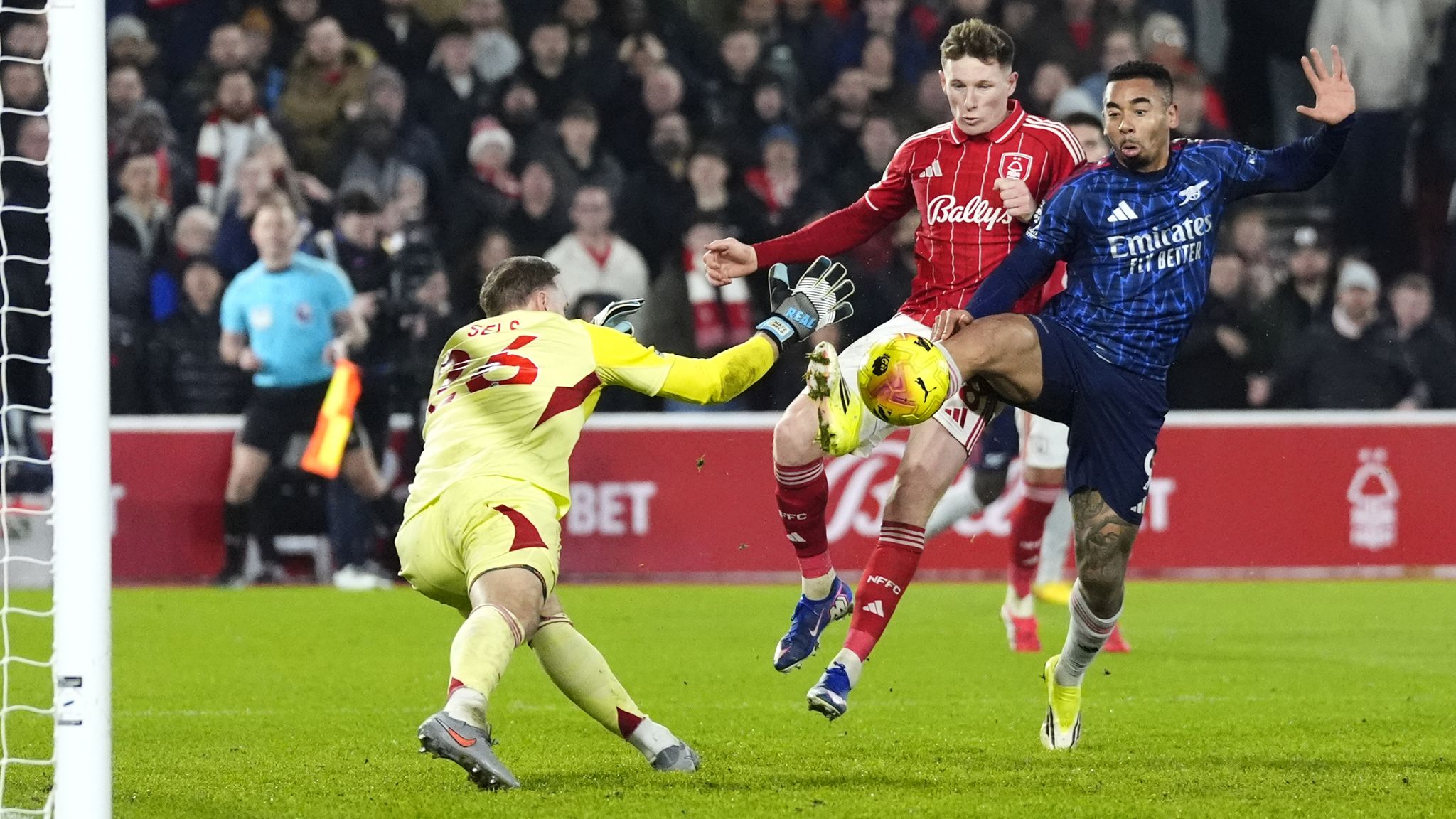 Saka, Jesus và Mikel Merino đều vào sân trong hiệp 2 nhưng không làm được điều gì