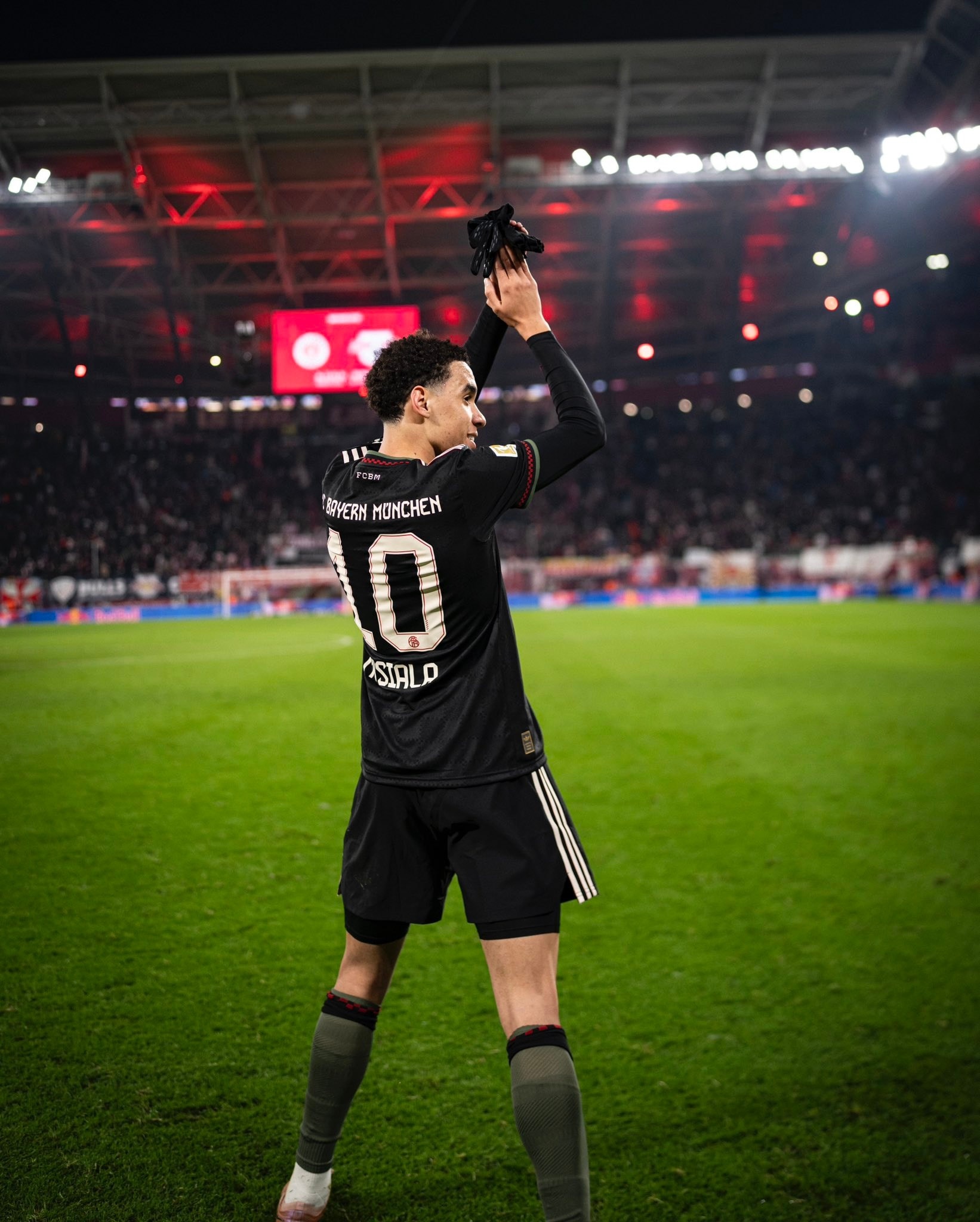 Musiala đã trở lại đội một trong chuyến làm khách của Bayern đến RB Leipzig ở vòng 18 Bundesliga