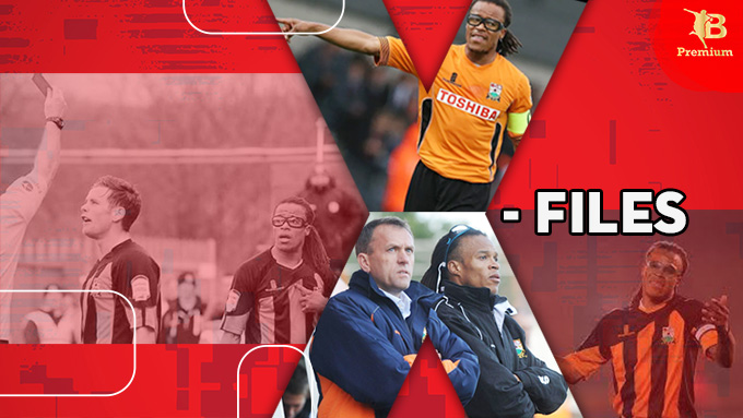 Với các quản lý "quái dị" của mình, Edgar Davids tự cưa ghế HLV tại Barnet