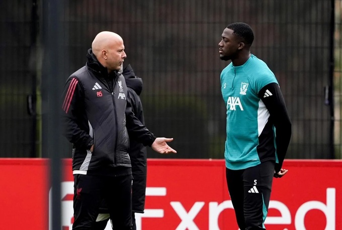 Konate muốn "bẻ ghế" thầy?