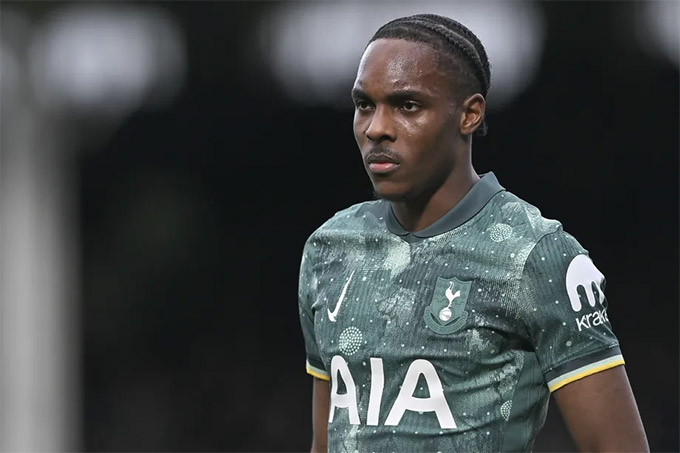 Mathys Tel liên tục gặp khó khăn ở Tottenham