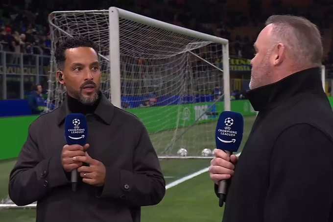 Rooney khiến Walcott đứng hình với câu trả lời của mình