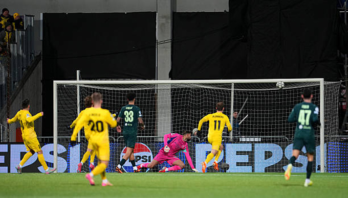 Hàng thủ của Man City đang rất mong manh do thiếu vắng hàng loạt hậu vệ