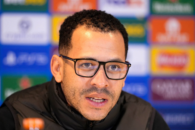 HLV Rosenior còn nhiều việc phải làm với Chelsea