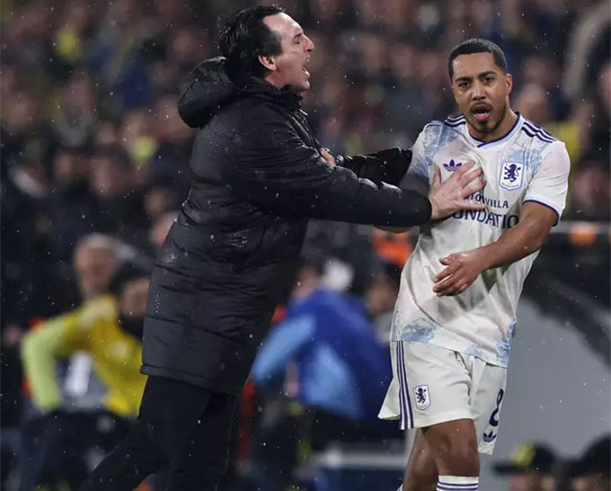 HLV Emery xô đẩy Tielemans thô bạo