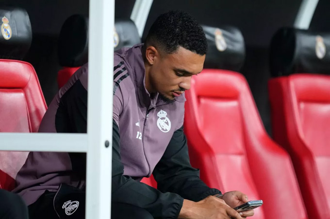HLV Arbeloa muốn Trent rời Bernabeu hè này vì không còn tương lai ở CLB