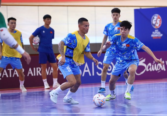 Hình ảnh làm quen sân của ĐT futsal Việt Nam. Ảnh: Phan Hồng 