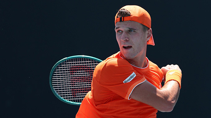 Mensik buộc phải rút lui khỏi vòng 1/8 Australia Open