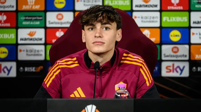 Niccolo Pisilli vừa tóa sáng với cú đúp vào lưới Stuttgart