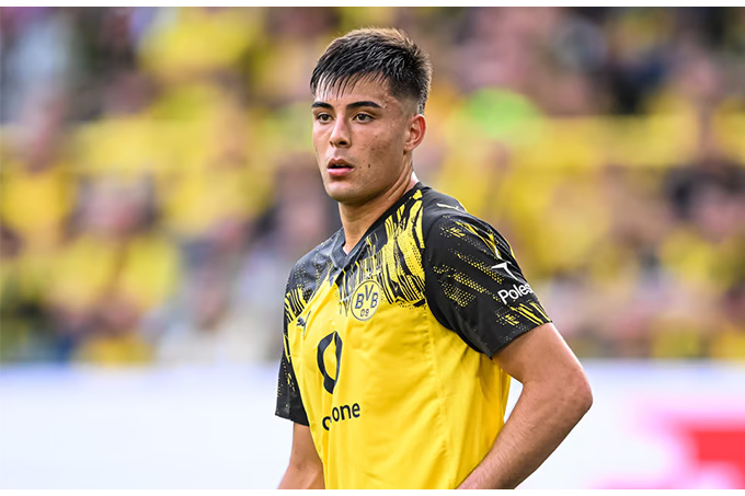 Chelsea bất ngờ triệu hồi Anselmino từ Dortmund về chỉ sau 6 tháng cho mượn