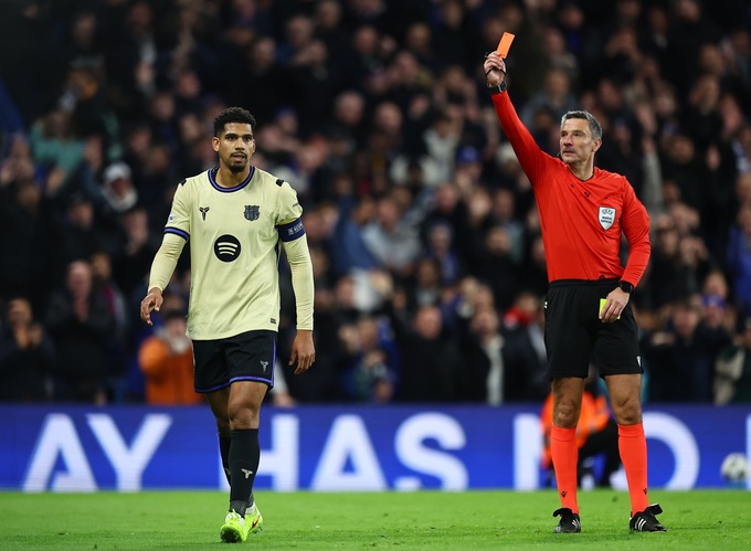 Araujo phát bệnh nặng khi phải nghe những lời chỉ trích sau trận Barca thua Chelsea 0-3