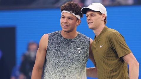  Nhà vua Sinner phô diễn sức mạnh, quyết đấu Djokovic ở bán kết Australian Open 2026