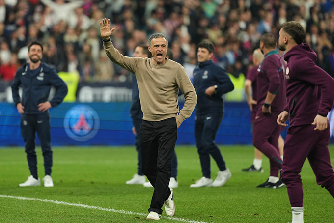 Enrique đang được PSG giữ chân