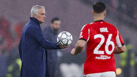  Mourinho đã dạy cho Arbeloa một bài học như thế nào?