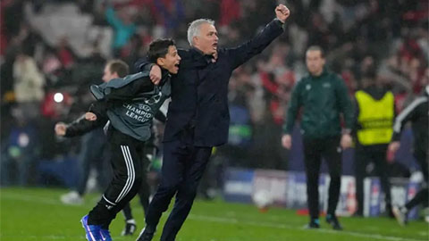  Mourinho nổi giận sau đêm điên rồ ở Da Luz