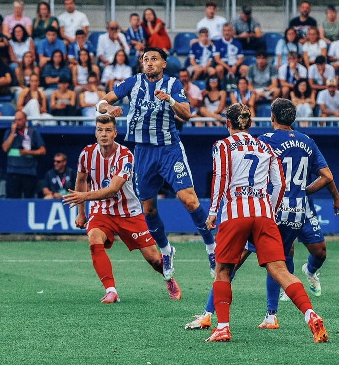 Trước khi bị cấm thi đấu, Garces đang là thủ lĩnh hàng phòng ngự của Alaves.