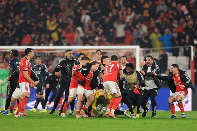 Benfica ăn mừng cuồng nhiệt như thể họ vừa vô địch Champions League