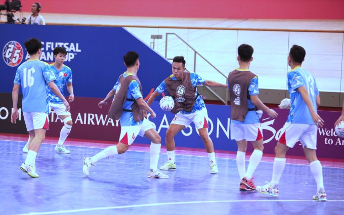 Các cầu thủ thoải mái trước trận gặp Thái Lan - Ảnh: Phan Hồng