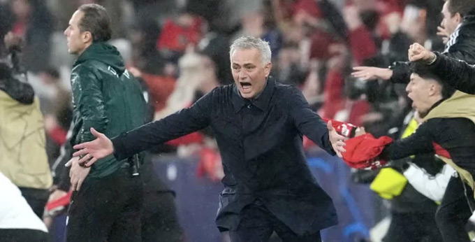 Mourinho mới đây đã cùng Benfica hạ Real Madrid 4-2