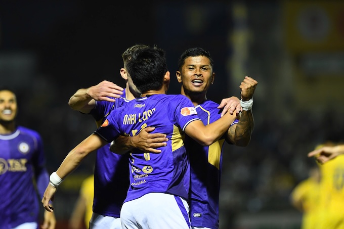 Niềm vui thắng trận của các cầu thủ Hà Nội - Ảnh: Đức Cường 