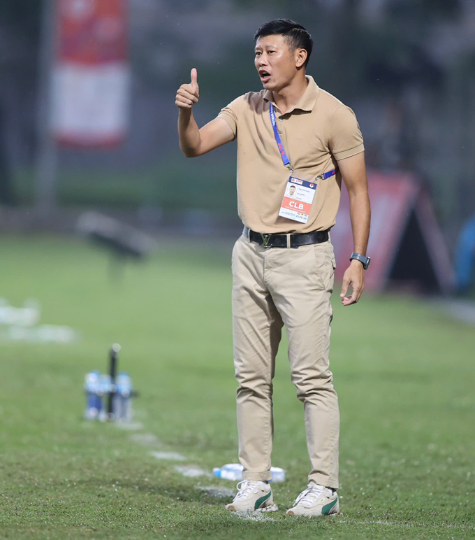 Thạch Bảo Khanh gắp bó một thập niên với sân cột cờ lúc còn là cậu bé đến khi trở thành cầu thủ. Ảnh - Minh Tuấn