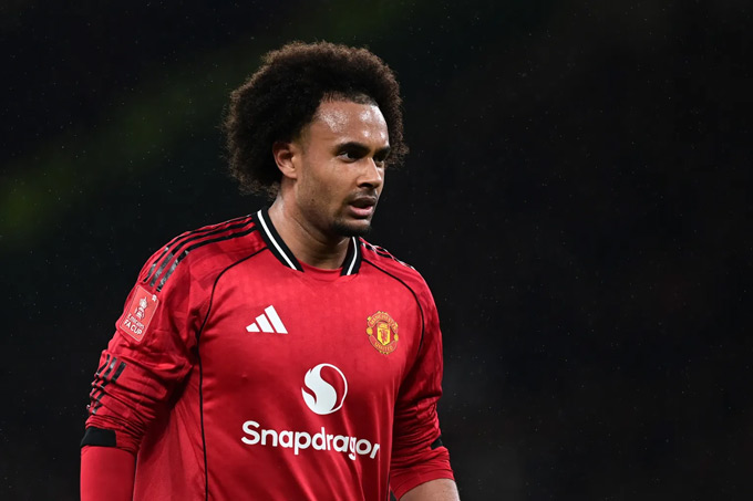 Zirkzee quyết tâm ở lại MU