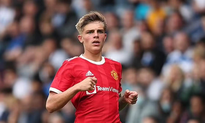 Cựu sao MU bị sa thải chỉ sau 5 phút thi đấu