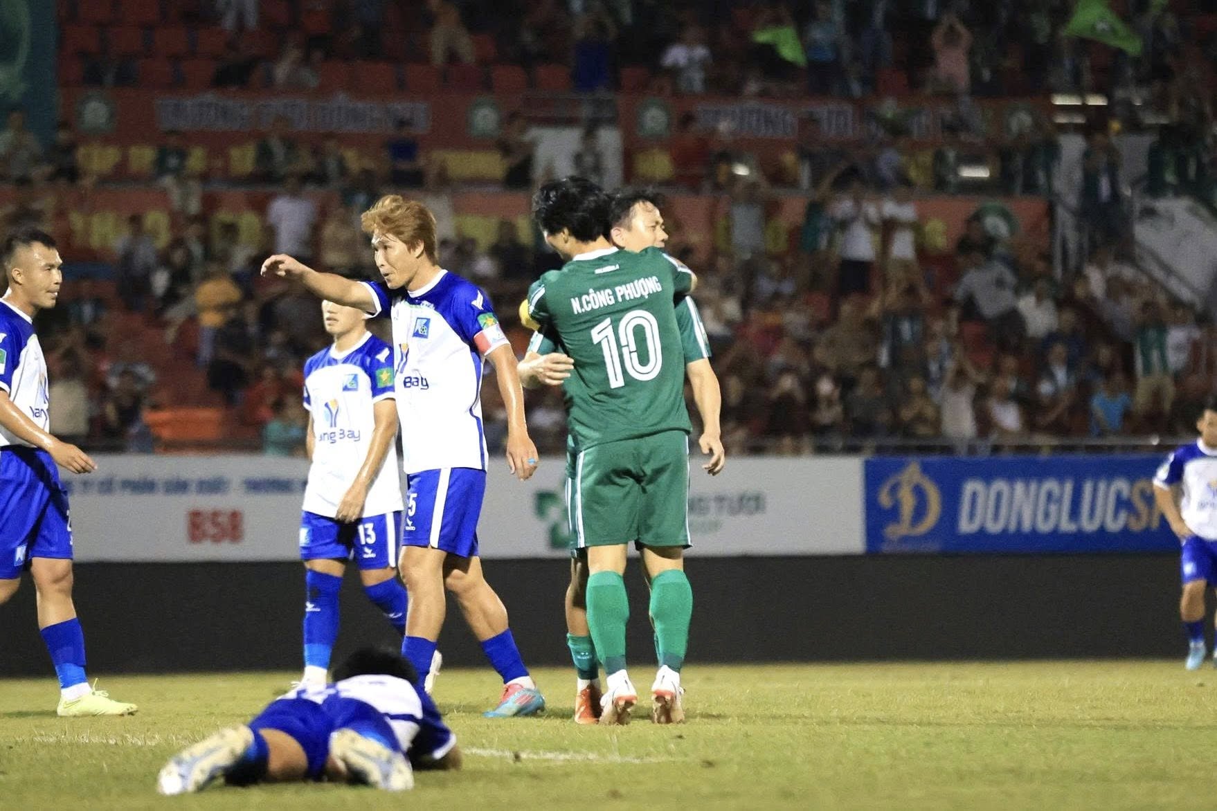 Công Phượng gặp chấn thương ngay sau khi tỏa sáng trong lần tái xuất trở lại ở Đồng Nai 