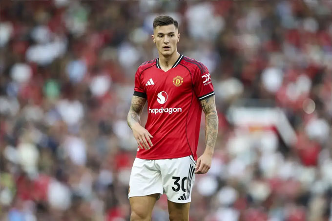 Benjamin Sesko đã có cuộc trò chuyện với Berbatov